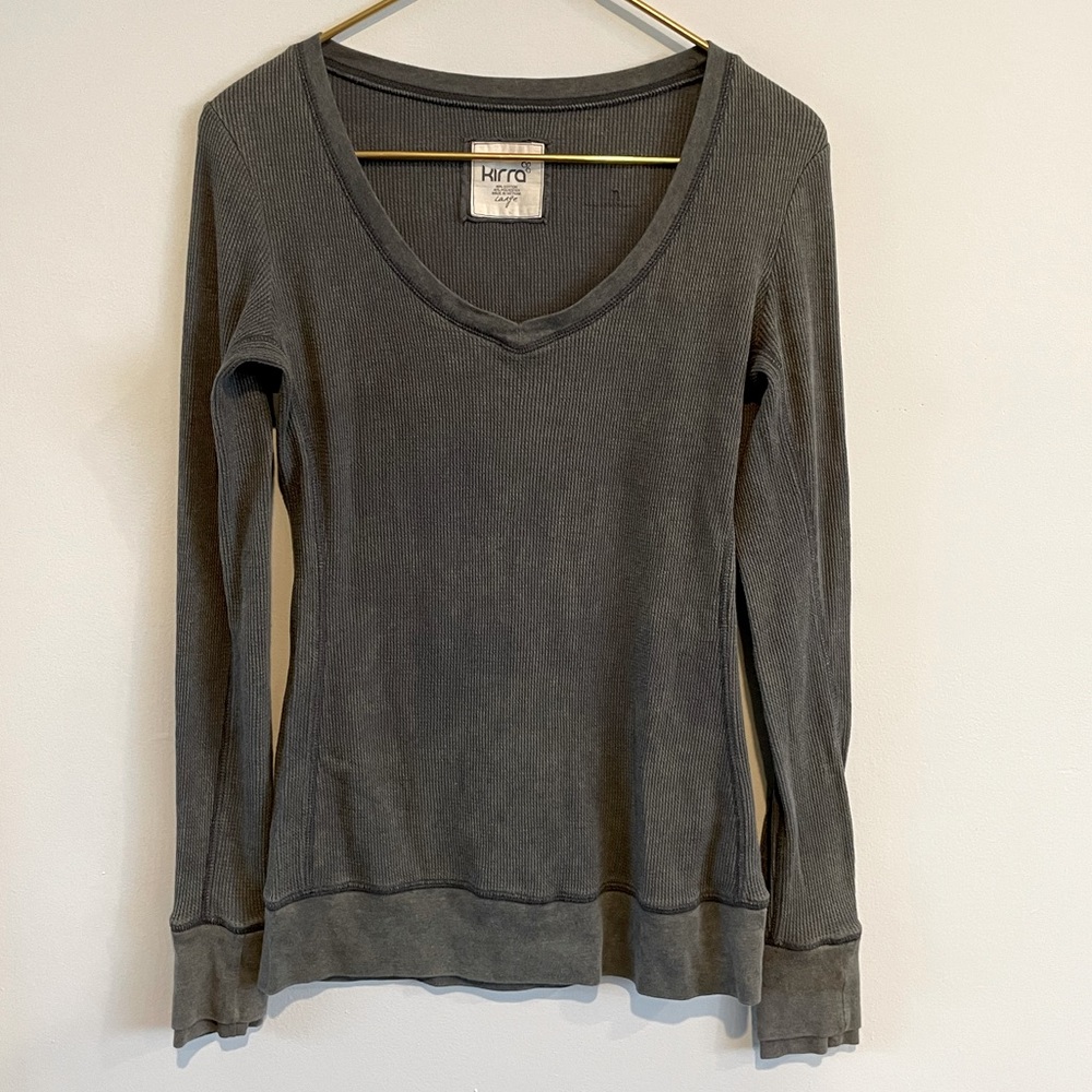 🌸 Grey washed Kira waffle long sleeve top.